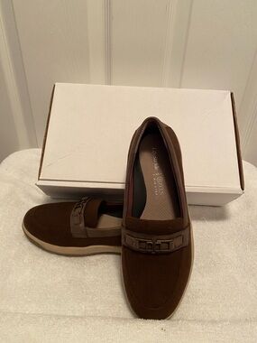 Life Stride Brown Women’s Slip-On Loafers… size 7.5 W